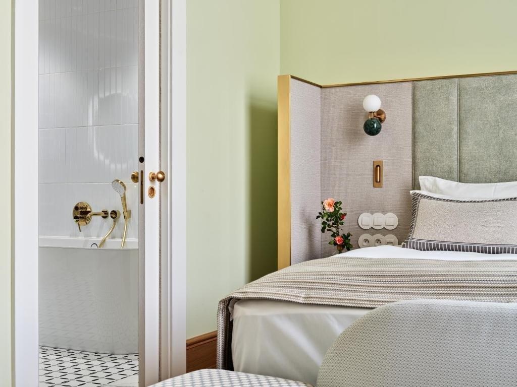 Altus Palace - Destigo Hotell