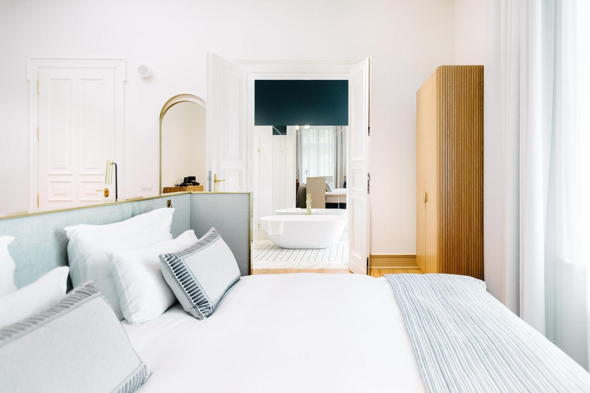 Altus Palace - Destigo Hotell