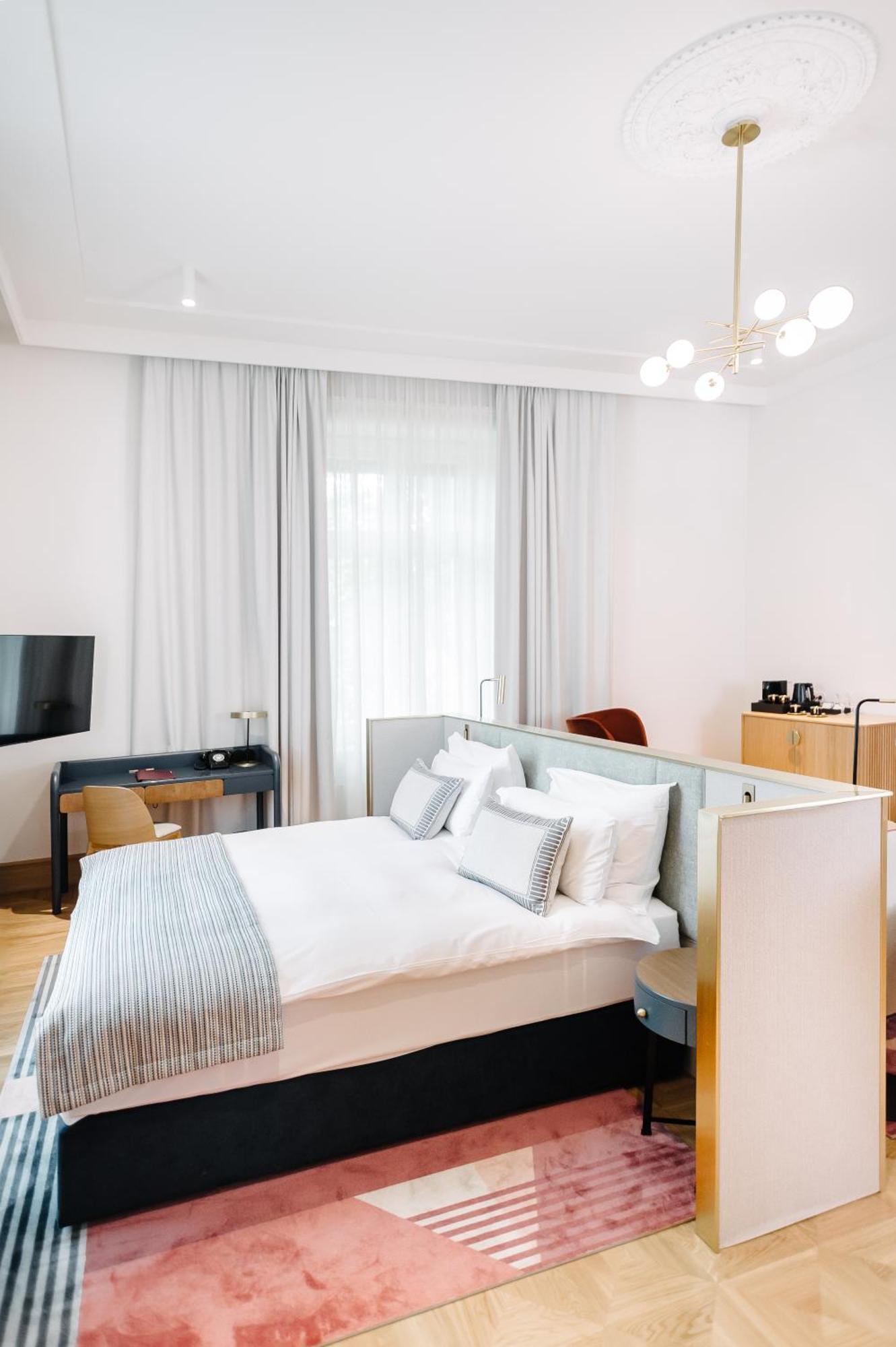 Altus Palace - Destigo Hotell