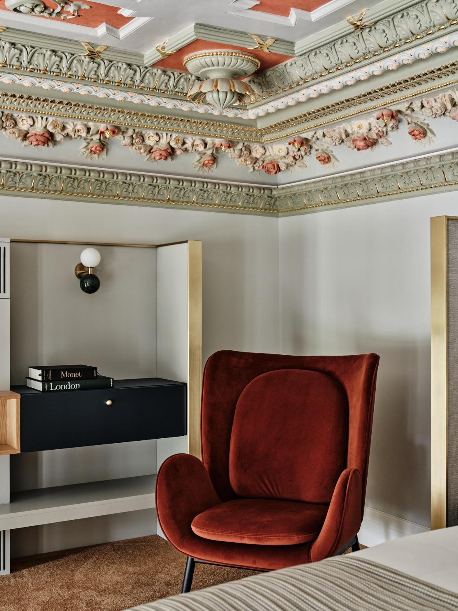Altus Palace - Destigo Hotell
